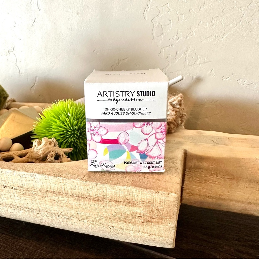 NEW Artistry Studio Cosmetics Tokyo Edition Oh So Cheeky Blusher Kimono Coral.